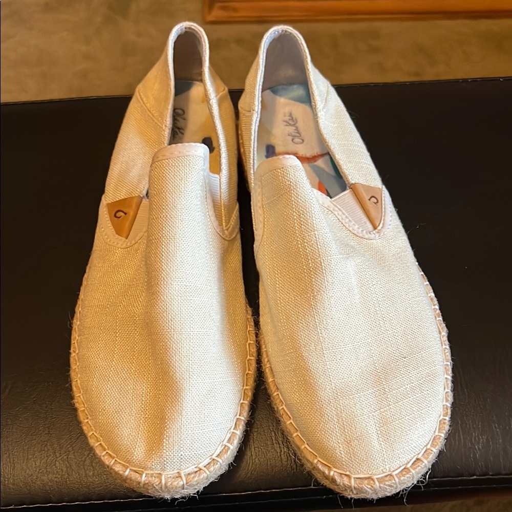 Olukai Cream Loafers with Minimalist Design and Slip-On Comfort NWOT